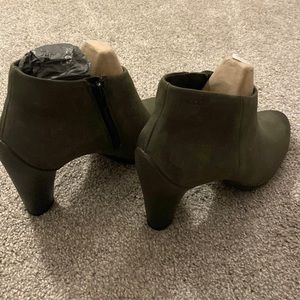 NEW Ecco Sculptured 75 Green Leather Ankle Boots